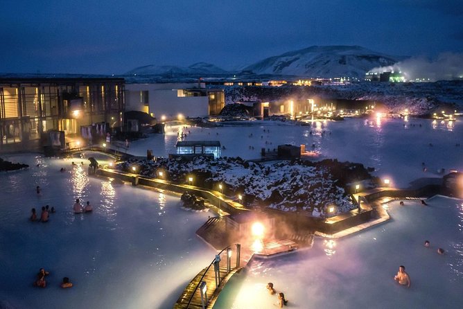 Unique bathing in an Icelandic hot springs at the Blue Lagoon - The swim-up bar and mask ritual