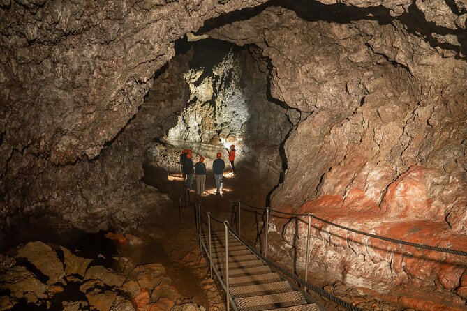 Vatnshellir Cave Tour - Cold air, wet rock, and what to wear