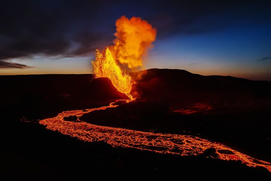 Volcano Movie - Experience the Latest Eruptions in Iceland - A volcanic century on one screen
