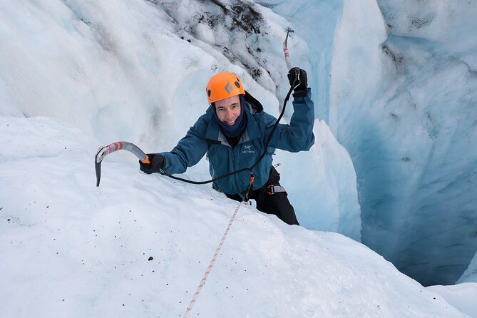 Winter Ice Cave + Climbing Private Photoshoot - 20 Shot Package - Meeting at Jökulsárlón at noon